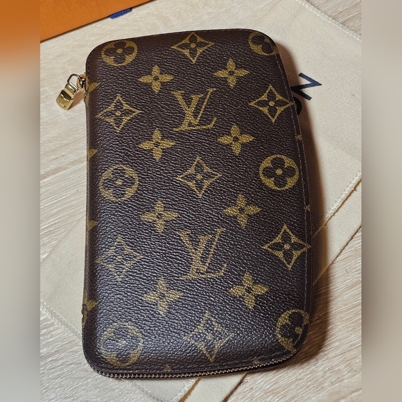 Authentic LOUIS VUITTON Monogram Geode Zippy Organizer Wallet - Picture 1 of 13